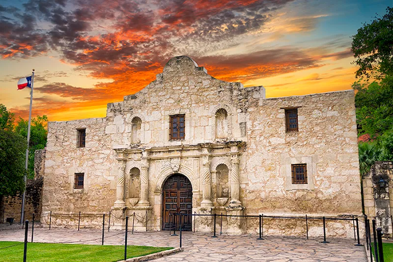 Đặt vé máy bay đi Texas không thể bỏ qua Pháo đài Alamo