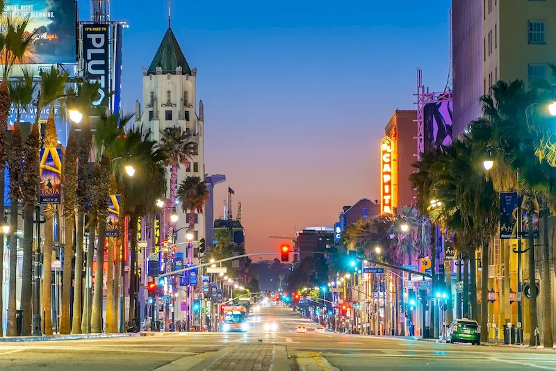 Los Angeles còn được biết đến là kinh đô ánh sáng của Bang California