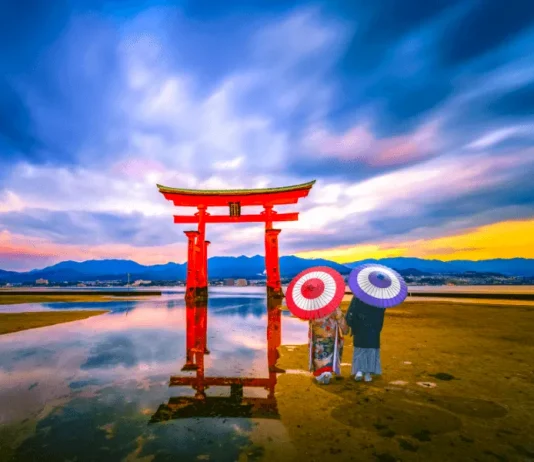 Cổng torii ở Nhật Bản - 5 cánh cổng nổi tiếng nhất