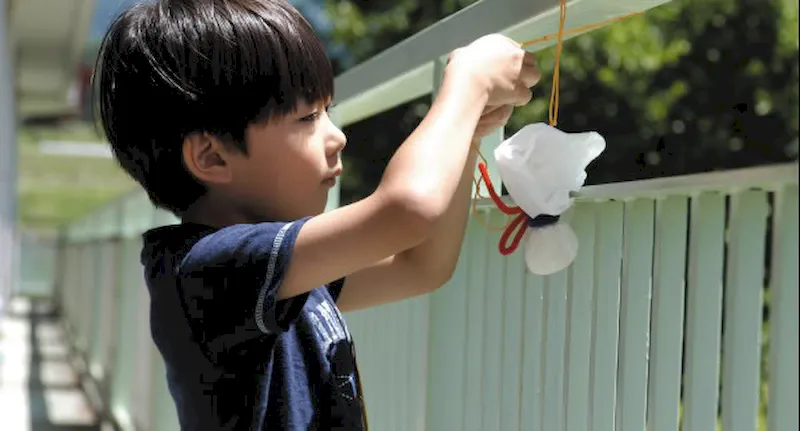 Trẻ em Nhật Bản yêu thích búp bê cầu mưa cầu nắng